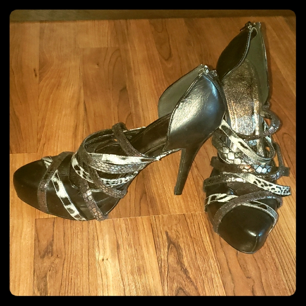 Black heels with fashionable straps
